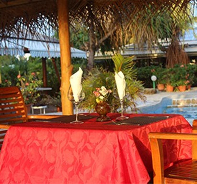 Pension Fare Maeva Huahine Exterior photo